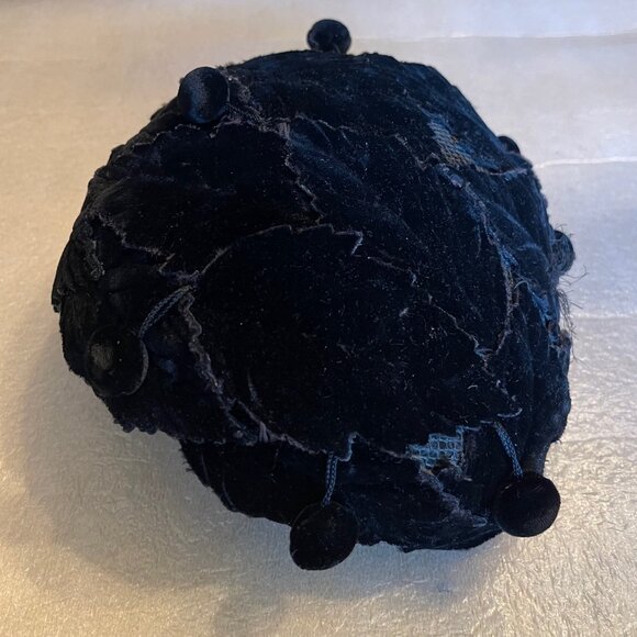 1950’s Black Velvet Fascinator Hat - Picture 2 of 5